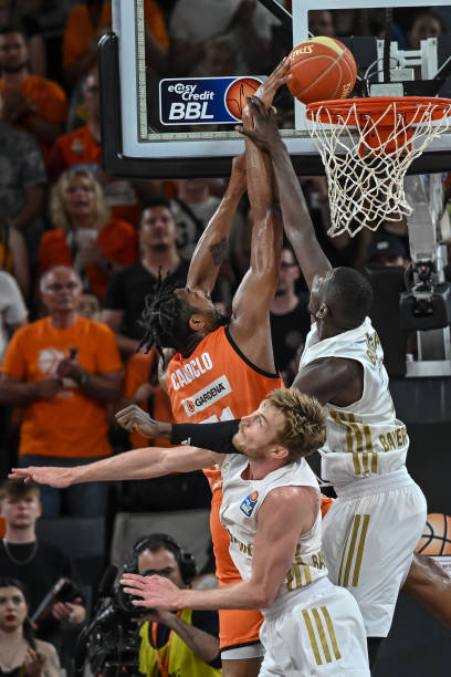 梁靖崑多次 梁靖崑多次